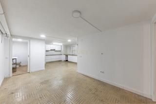 Local commercial à Carrer de la manigua, 41, barcelona, spain. En venta amplio garajelocal en sant andreu  450 m