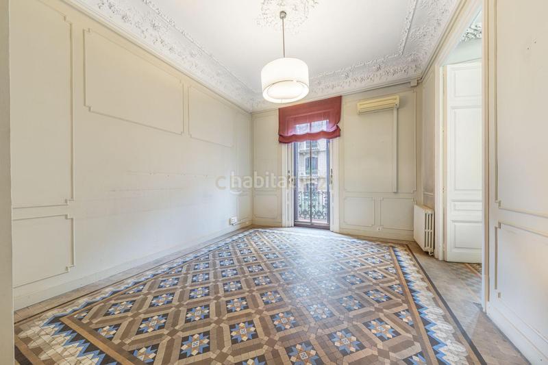 Foto bf0a749f-0a59-41d2-b5d3-4f2e590a6813. Lloguer local comercial a provença 286 a Dreta de l´Eixample Barcelona