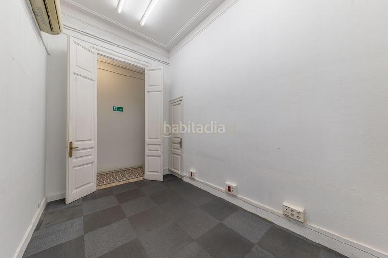 Foto e757bafa-b6ff-4700-8caa-fafde81652ce. Lloguer local comercial a provença 286 a Dreta de l´Eixample Barcelona