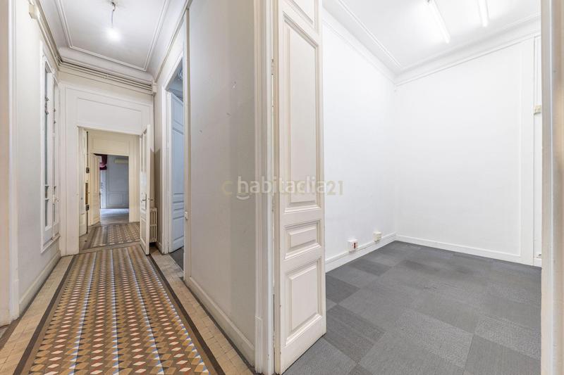 Foto f89deb90-721a-4f3d-8c04-53dc24d443a3. Lloguer local comercial a provença 286 a Dreta de l´Eixample Barcelona