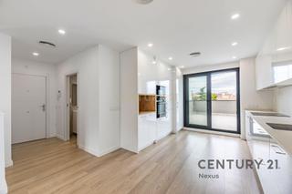 Apartament a Carrer de pere fizes, 4, terrassa, spain. Ático dúplex con distribución invertida, suite, terrazas y acaba