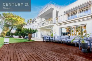 Casa in Avinguda de can monmany 62. Exclusiva villa de lujo en valldoreix con diseño moderno y servi