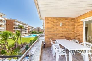 Apartamento en Carrer de salvador espriu, 2, calafell, spain 2-4. Primera línea de mar con licencia turística en calafell  3 habit