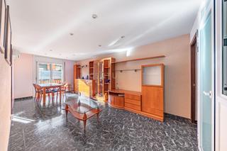 Apartament a Carrer de santa marcel·lina, 20, cerdanyola del vallès, spain. Vive en el corazón de cerdanyola