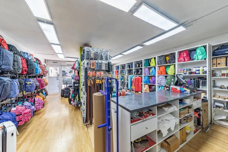 Foto e1394d44-4ef9-46be-8759-ca9fc4fcd5e2. Geschäftsraum in carrer de floridablanca in Sant Antoni Barcelona