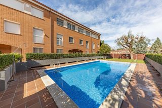 Semi detached house in Molins de Rei. Casa adosada con piscina comunitaria en zona residencial de moli