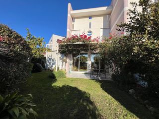 Casa adossada a S´Agaró. Casa unifamiliar adosada esquinera con jardín y vistas al mar en