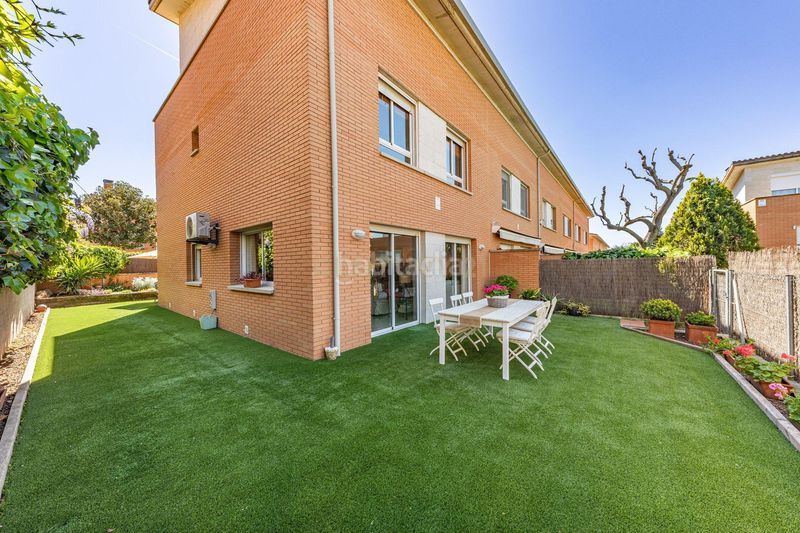 Foto 2a8ef95f-d3e5-4a2c-801d-ed960ae6c361. Semi detached house in carrer d'ordal in Mira-sol Sant Cugat del Vallès