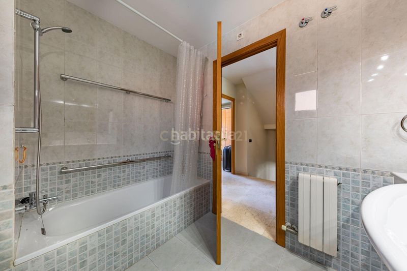 Foto 78ef03d5-57d3-4227-a3a7-f12fa2acf826. Semi detached house in carrer d'ordal in Mira-sol Sant Cugat del Vallès