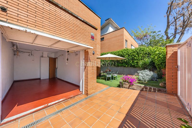Foto a97e10a0-924b-444b-9517-2bfa0dbc93d2. Semi detached house in carrer d'ordal in Mira-sol Sant Cugat del Vallès