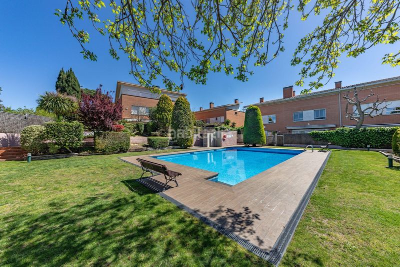Foto b0eadbcc-e14f-474b-a0de-aacc25ad27b5. Semi detached house in carrer d'ordal in Mira-sol Sant Cugat del Vallès