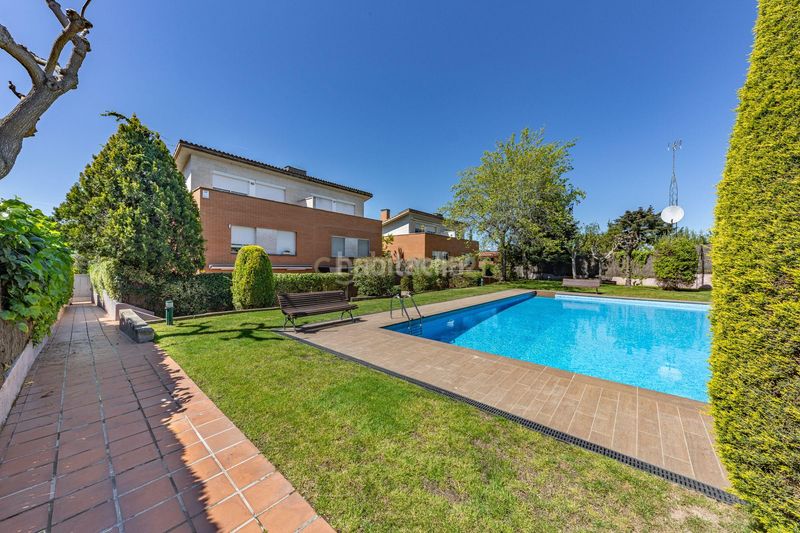 Foto e70a21d0-ac55-4137-b171-d90547370c0e. Semi detached house in carrer d'ordal in Mira-sol Sant Cugat del Vallès