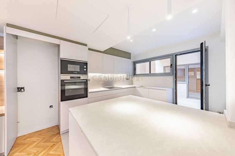 Foto a60dd522-a195-4ba6-81fe-6bb61ed3ff07. Etagenwohnung in carrer de johann sebastian bach in Barcelona