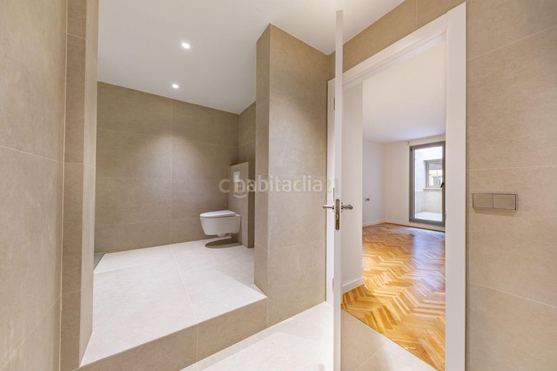 Foto b6d0b62f-eff1-4d96-86db-229c3dc79b82. Etagenwohnung in carrer de johann sebastian bach in Barcelona