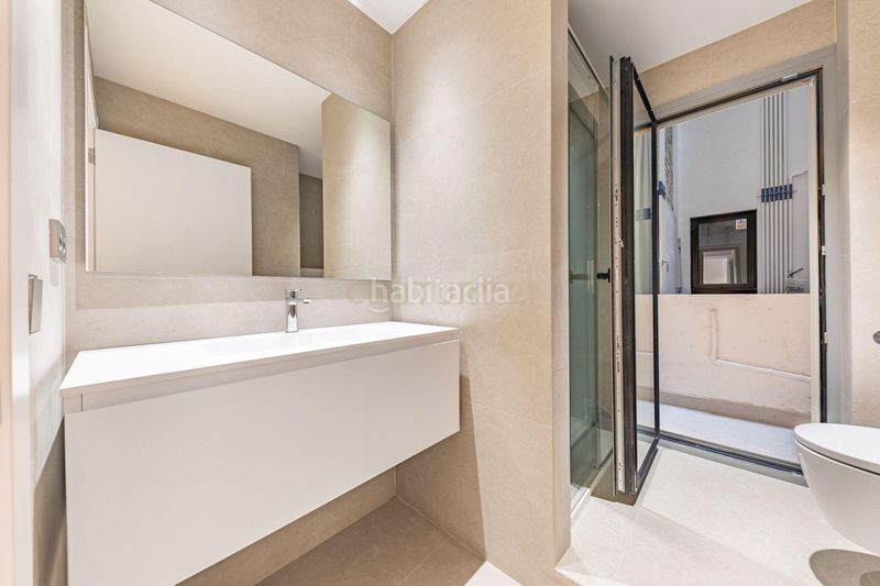 Foto c1514ab6-43c0-43ee-b37d-97d53524db90. Etagenwohnung in carrer de johann sebastian bach in Barcelona
