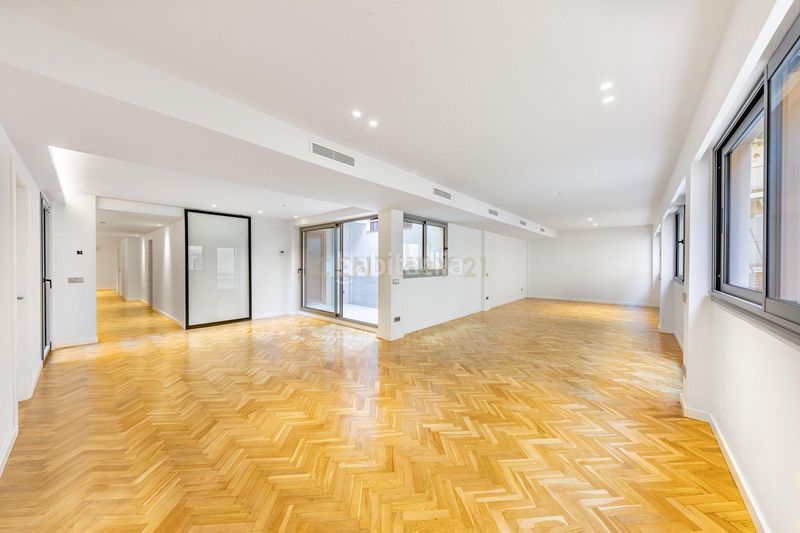 Foto f183fea1-fa63-47e6-b5e1-053be4bd8404. Etagenwohnung in carrer de johann sebastian bach in Barcelona
