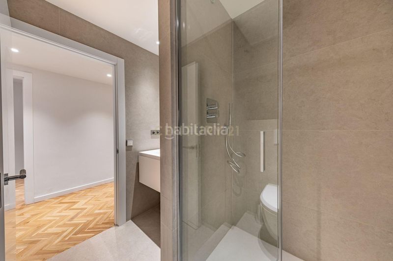 Foto f771dbde-26c3-4ca9-894e-16b226bfae60. Etagenwohnung in carrer de johann sebastian bach in Barcelona