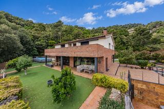 Casa in Matadepera. Exclusividad, amplitud y naturaleza en una de las zonas más priv