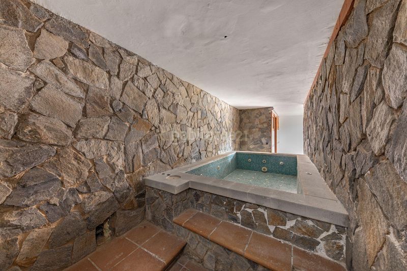 Foto 1b67e5a9-7bbb-4b5f-94c7-026cc1809c65. Casa amb aparcament piscina a Aiguaviva Parc Vidreres