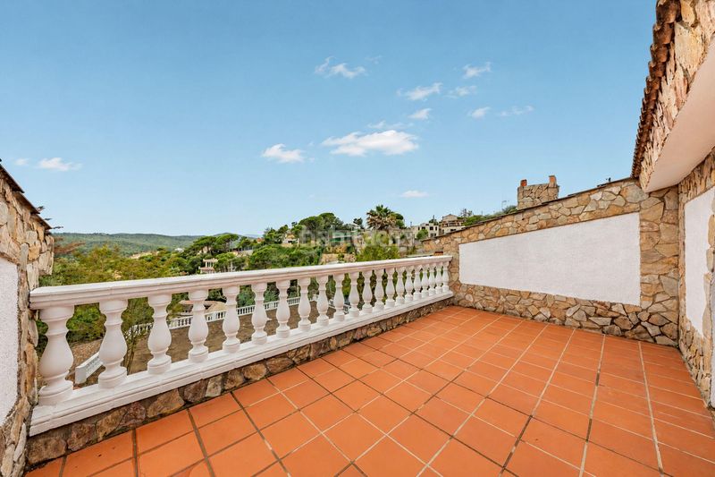 Foto 52345d17-a33a-447f-a36c-ce420b974d91. Casa amb aparcament piscina a Aiguaviva Parc Vidreres