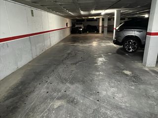 Car parking in Calle francesc oller