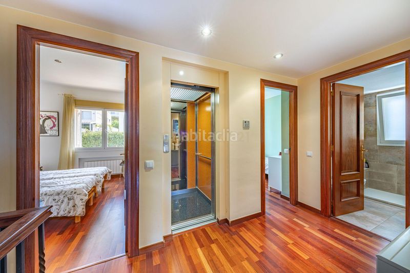 Foto 948cbe3a-4286-4b90-bbce-6c63a677b346. Casa in carrer dels pinetons in Cabrils