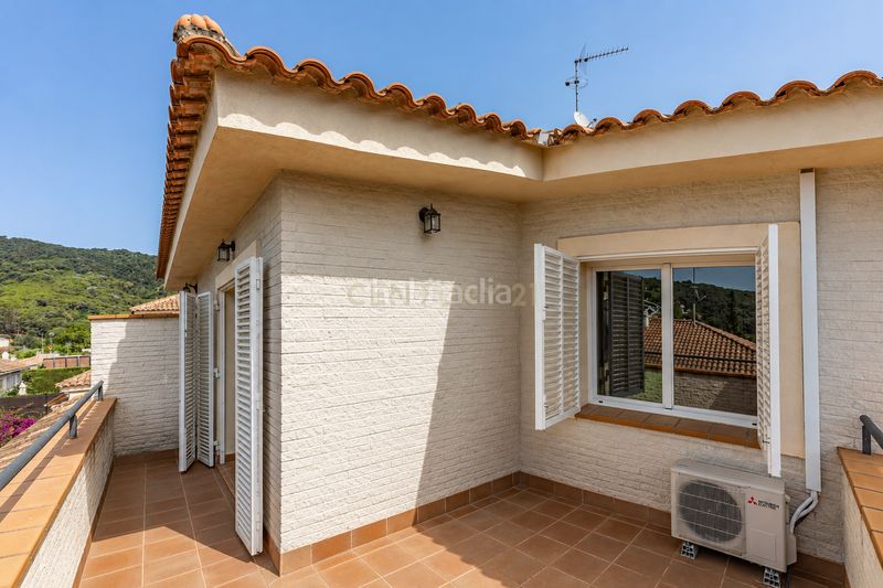 Foto bdc61f6c-5499-4a84-a552-c347a63b8517. Casa in carrer dels pinetons in Cabrils