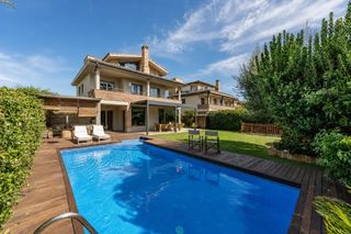 Chalet à Carrer Urals, Sant Cugat del Vallès, Spain