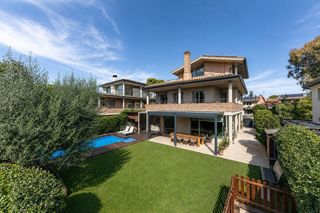 Xalet a Carrer Urals, Sant Cugat del Vallès, Spain
