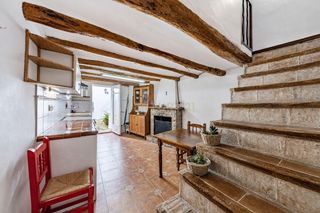 Reihenhaus in Carrer sant jordi, el pla del penedès, spain. Casa con encanto, terraza y patio en el pla del penedès
