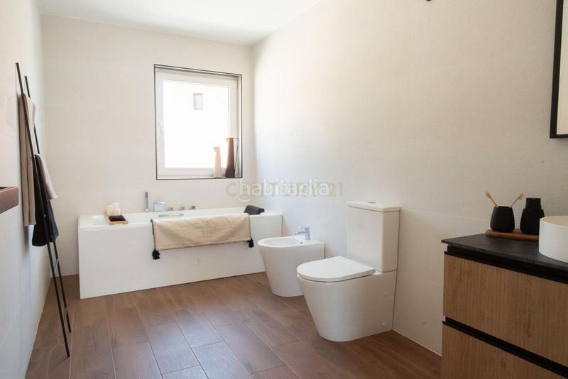 Foto 45d412f9-a195-409d-bd31-6f88d925cc86. Casa en carrer de l'havana en Cunit residencial Cunit