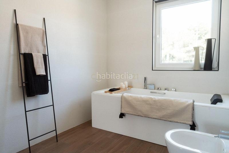 Foto 784d2835-a384-48bc-9918-5c18040153e5. Casa en carrer de l'havana en Cunit residencial Cunit