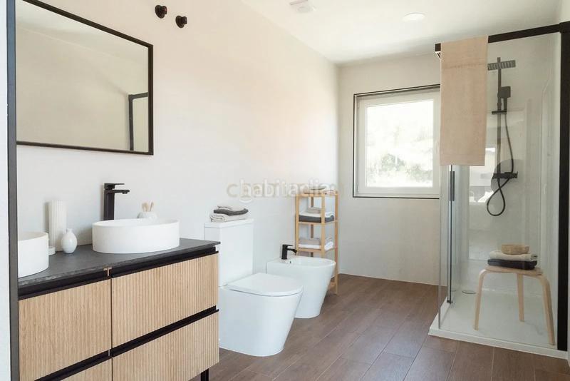 Foto c43faee2-8327-4365-9461-c4fa66ed9fea. Casa en carrer de l'havana en Cunit residencial Cunit