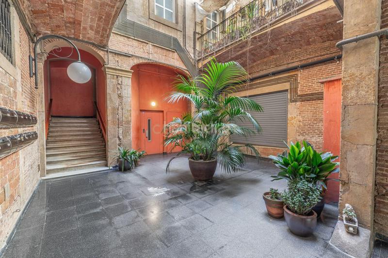 Foto 56777141-e4c2-4c3d-ac6e-e19d586528e3. Piso en carrer josep anselm clavé en Gòtic Barcelona