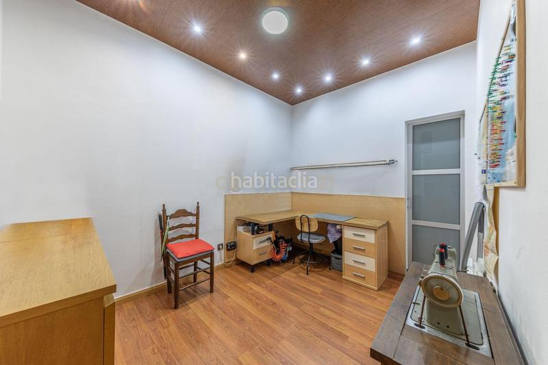 Foto bbd51f4c-f456-4c55-8a0e-1251001e852f. Piso en carrer josep anselm clavé en Gòtic Barcelona