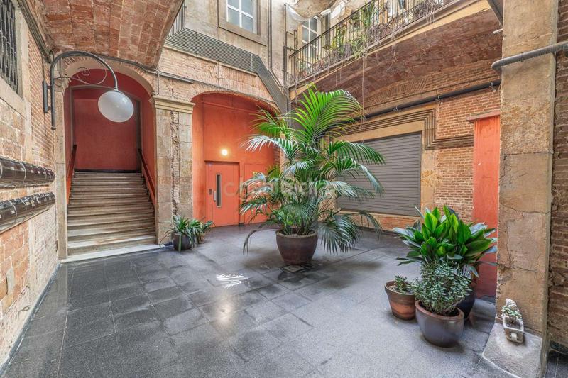 Foto bd933e6a-3702-46fa-80aa-3bd2feeaee8b. Piso en carrer josep anselm clavé en Gòtic Barcelona