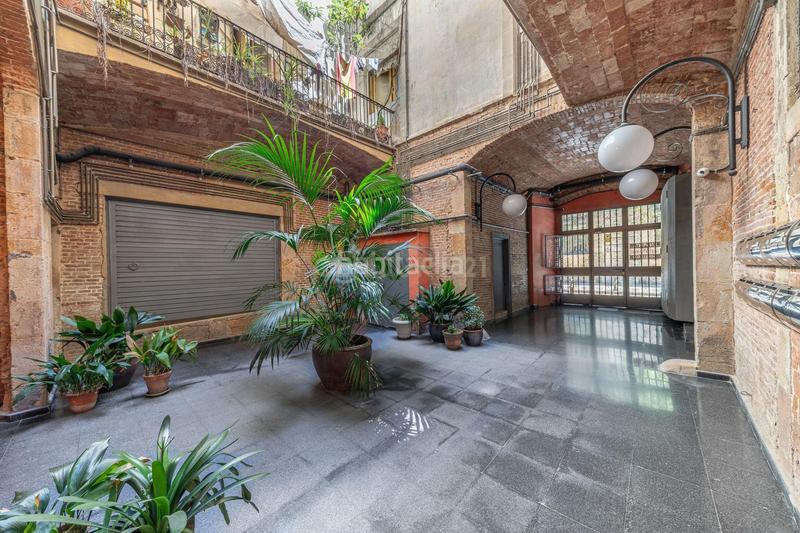 Foto d5b9a6ff-22ea-4d47-895d-e2900662f445. Piso en carrer josep anselm clavé en Gòtic Barcelona