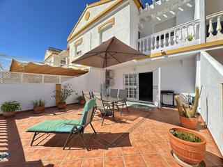 Casa adosada  Lomas del rincón. Encantador chalet adosado con vistas al mar y excelente estado d