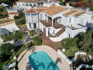 Chalet  Malaga. Exclusiva villa renovada con vistas al mar en caleta de velez