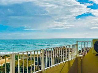 Miete Etagenwohnung in Torre de Benagalbón. Luminoso piso 3 dormitorios con terraza y piscina 2 linea de pla