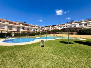 Casa adossada  Calle crisipo. Exclusivo chalet adosado con solárium y vistas al mar