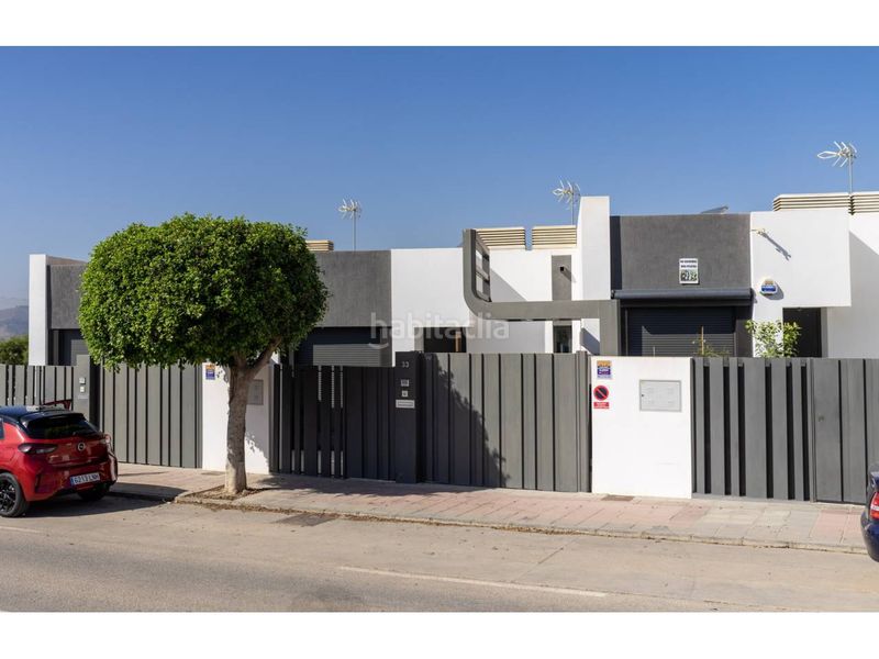 Foto c69c181a-1e60-4f06-8a42-c038fd82f186. Casa adossada amb aparcament a Caleta de Velez