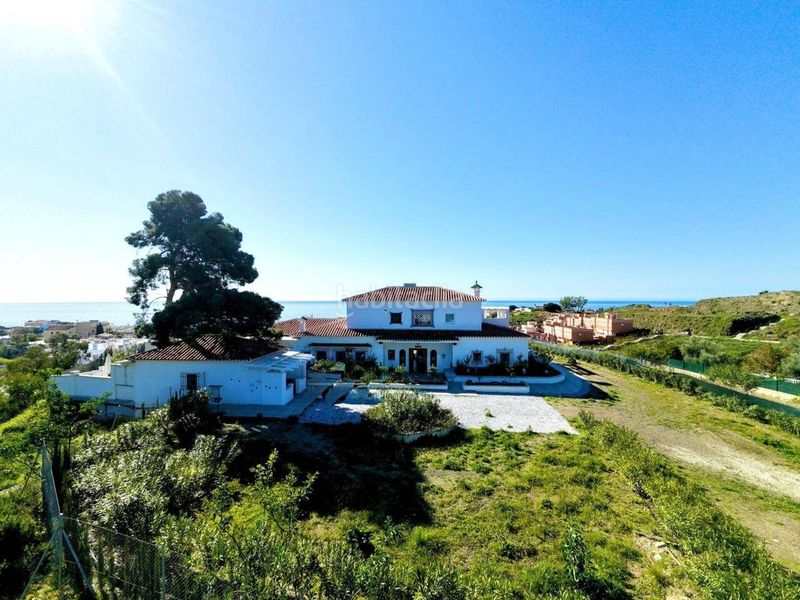 Foto e11237bd-ccab-4ca3-bf17-9056689e3234. Xalet amb aparcament a Benajarafe