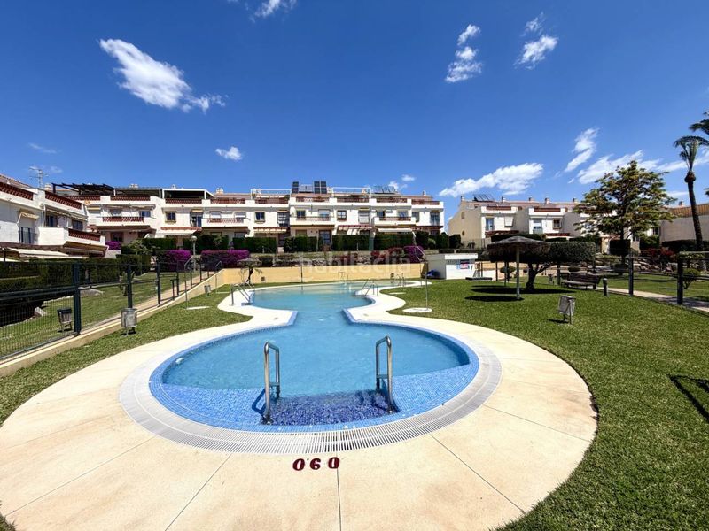 Foto a2ae85aa-8049-4949-a73f-3f3b2211db6b. Casa adosada exclusivo chalet adosado con solárium y vistas al mar en Rincón de la Victoria