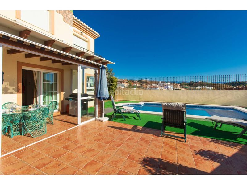 Foto 7e5e1a89-6c0b-4898-a263-d92cd43359f3. Lloguer xalet amb aparcament piscina a Benajarafe