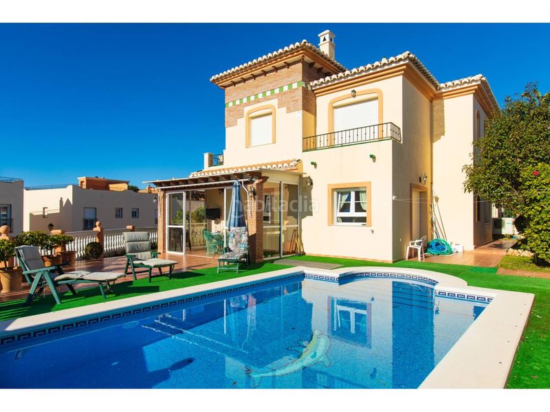 Foto c897a970-7fa1-4949-b361-ba05ee308ed9. Lloguer xalet amb aparcament piscina a Benajarafe