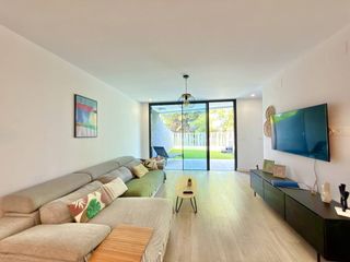 Casa a schiera  Avenida palmeras. Magnifico chalet adosado de estilo moderno con licencia turistic