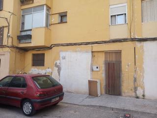 Local Comercial  Avenida de la estación. Bajos en los pisos de carmelo