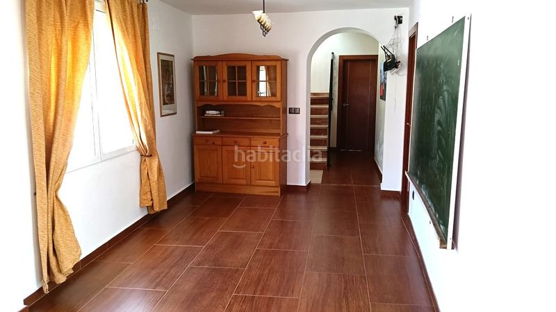 Foto 42569b39-c55b-49a1-b02c-324aeb9856bf. Casa adossada amb aparcament a Xeraco