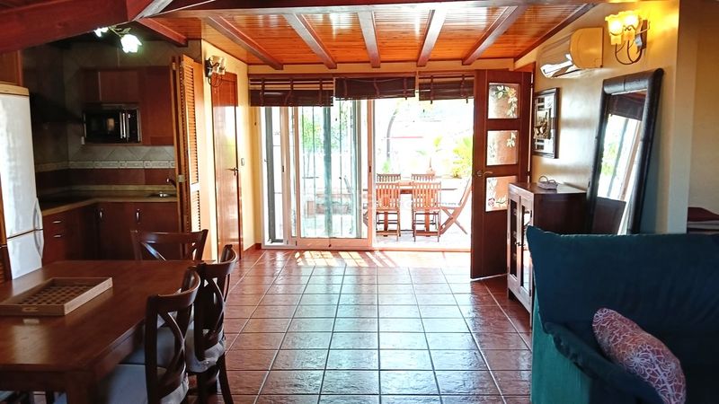 Foto ed5b640f-c513-4483-a975-3cb66bdf86c9. Casa adossada amb aparcament a Xeraco